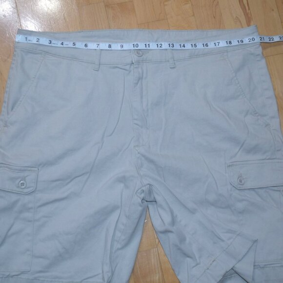 ST. JOHN'S BAY . Men's Sz 40 Cargo Shorts - EXCELLENT - Picture 5 of 6